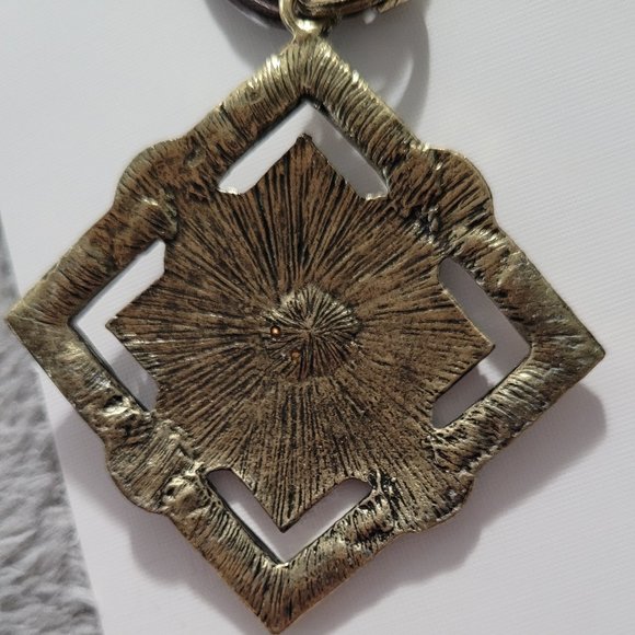 Stunning Necklace - Picture 3 of 5